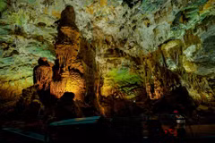 Điểm đến Phong Nha của Việt Nam đứng đầu khu vực với mức giá phòng trung bình chỉ 715.000 đồng/đêm, phù hợp cho những ai yêu thích khám phá vẻ đẹp thiên nhiên. (Ảnh: CTV/Vietnam+)