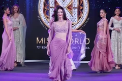 Đại diện Việt Nam vừa tiếp tục vắng bóng trong kết quả Top 8 phần thi Model. 