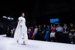 Khi vẻ đẹp nguyên bản thuần khiết được soi chiếu qua lăng kính thời trang