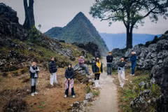 Giới trẻ đam mê trải nghiệm những cung đường ở Hà Giang. (Ảnh: Vương Công Nam/Vietnam+)