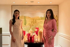 Hoa hậu Ý Nhi rạng rỡ cùng thí sinh Miss World lần thứ 72. (Ảnh: NVCC)