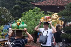 Các di tích lịch sử-văn hóa trên địa bàn Hà Nội là điểm đến du xuân tín ngưỡng ưa thích của người dân. (Ảnh minh họa: TTXVN)