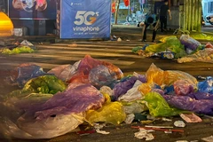 Ứng xử văn minh nơi công cộng: Hãy yêu nước từ những hành động nhỏ nhất