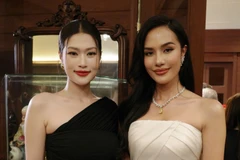 Hoa hậu Thiên Ân rạng rỡ "đọ sắc" cùng đương kim Miss World 2025