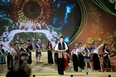 Toàn cảnh sắc màu rực rỡ đêm chung kết Hoa hậu Du lịch Dân tộc Việt Nam 