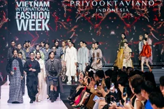 Cuộc "nổi dậy" của di sản Indonesia tại Tuần lễ Thời trang quốc tế Việt Nam 