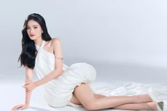 Hoa hậu Ý Nhi tung bộ ảnh quyến rũ đón sinh nhật tuổi 23