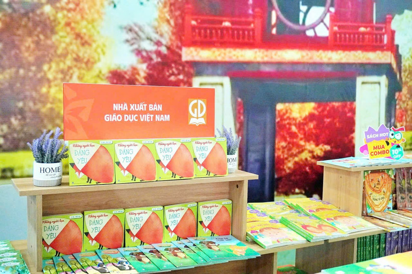 Gian hàng của Nhà xuất bản Giáo dục Việt Nam tại sự kiện. (Ảnh: PV/Vietnam+)
