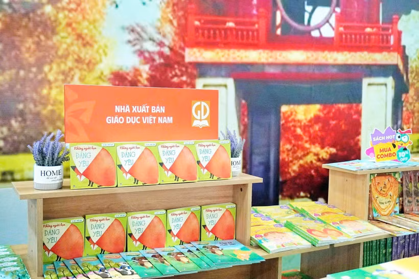 Gian hàng của Nhà xuất bản Giáo dục Việt Nam tại sự kiện. (Ảnh: PV/Vietnam+)