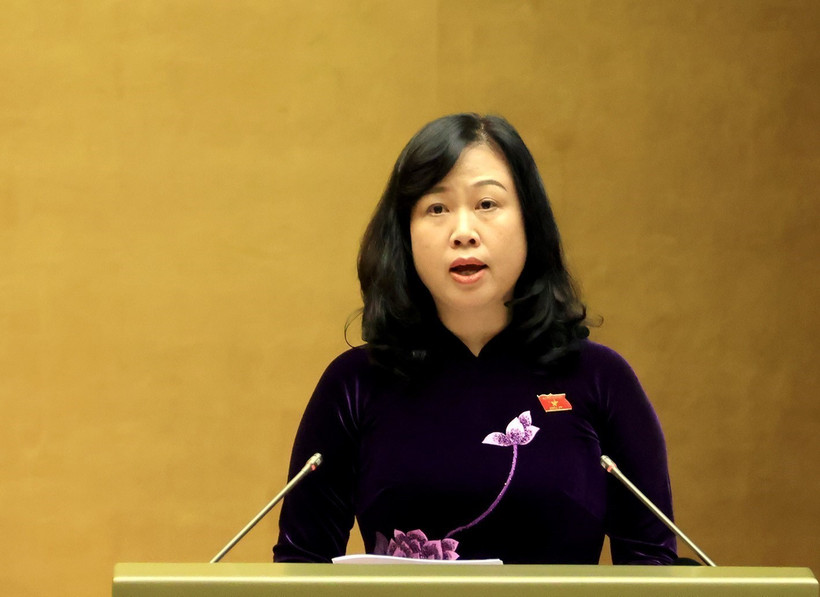 Bộ trưởng Bộ Y tế Đào Hồng Lan trình bày tờ trình về dự thảo Luật Dân số. (Ảnh: Tuấn Anh/TTXVN)