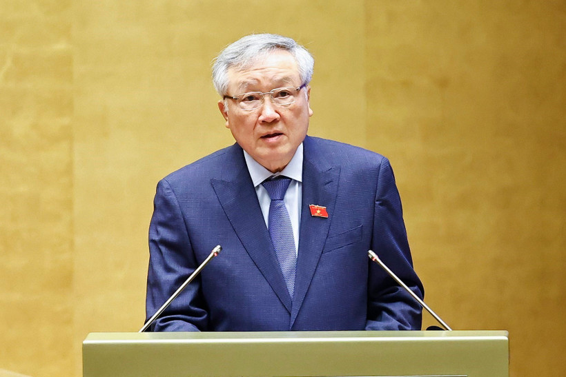 Phó Thủ tướng Thường trực Chính phủ Nguyễn Hòa Bình, thừa ủy quyền của Thủ tướng Chính phủ đã trình bày Tờ trình tóm tắt về các dự án luật. (Ảnh: Doãn Tấn/TTXVN)