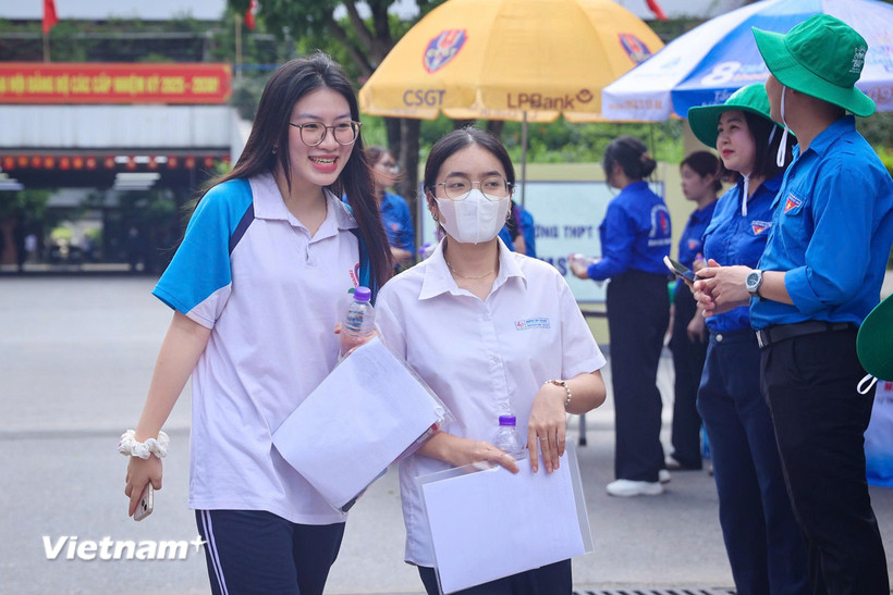 Thí sinh dự thi tốt nghiệp trung học phổ thông. (Ảnh: Hoài Nam/Vietnam+)