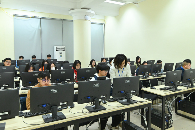 Các thí sinh dự thi Đánh giá tư duy. (Ảnh: Đại học Bách khoa Hà Nội).