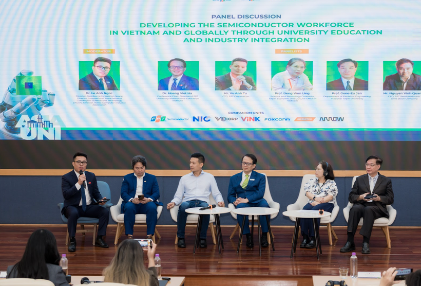 Các đại biểu phát biểu tại hội thảo. (Ảnh: PV/Vietnam+)