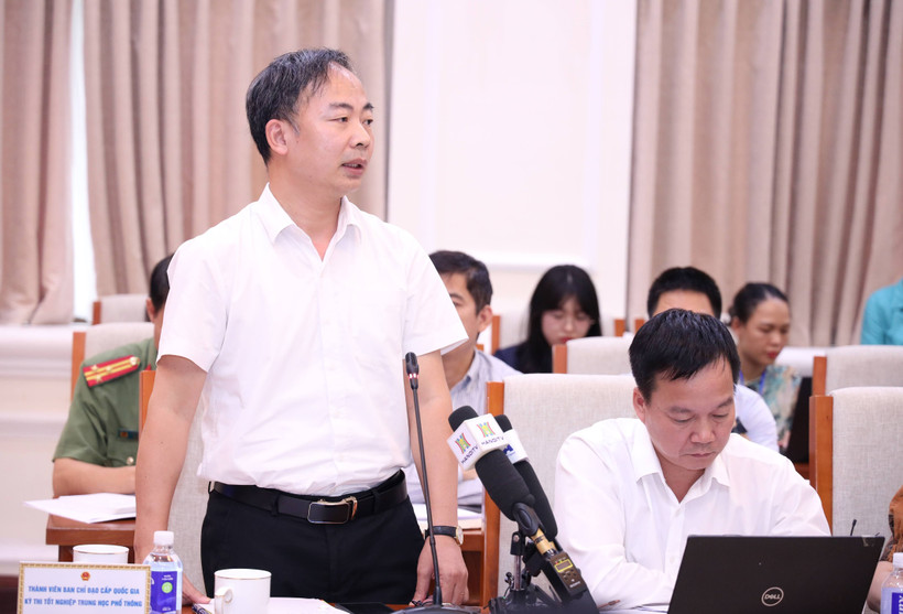 Giáo sư Nguyễn Ngọc Hà, Trưởng ban Đề thi Kỳ thi tốt nghiệp trung học phổ thông năm 2025 thông tin tại buổi họp báo. (Ảnh: Bộ GD-ĐT)