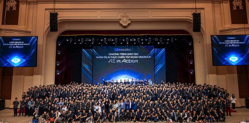 Những học viên đầu tiên của Chương trình Đào tạo 20.000 Nhân tài AI thực chiến tham dự Lễ Khai giảng tại Trường Đại học VinUni. (Ảnh: VinUni)