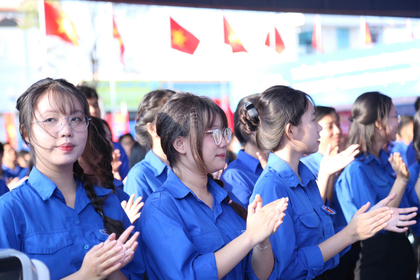 Bí thư Đoàn Thanh niên Đài Truyền hình Việt Nam Nguyễn Hoài Đảm đặc biệt quan tâm đến những nội dung của văn kiện liên quan đến thanh niên và lực lượng lao động trẻ. Dự thảo chưa dành một phần riêng biệt cho nội dung này. (Ảnh: PV/Vietnam+)