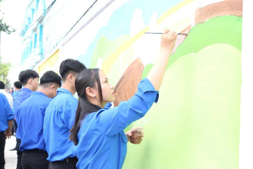 Nhiều phần việc, công trình thanh niên đã được hoàn thành ngay trong tuần đầu triển khai Tháng Thanh niên. (Ảnh: PV/Vietnam+)