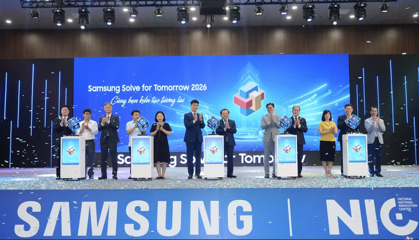 Các đại biểu thực hiện nghi thức khởi động cuộc thi. (Ảnh: Vietnam+)