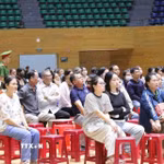 Hàng nghìn người tham gia phiên tòa tại điểm cầu trực tuyến Cung thể thao Tuyên Sơn (thành phố Đà Nẵng). (Ảnh: Quốc Dũng/TTXVN)