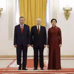 Tổng thống Liên bang Nga Vladimir Putin đón Tổng Bí thư, Chủ tịch nước Tô Lâm và Phu nhân. (Ảnh: Thống Nhất/TTXVN)