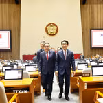 Chủ tịch Quốc hội Trần Thanh Mẫn cùng Chủ tịch Quốc hội Hàn Quốc Cho Jeong Sik tham quan phòng họp của Quốc hội Hàn Quốc. (Ảnh: Doãn Tấn/TTXVN)