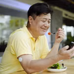 Đơn giản việc theo dõi đường huyết liên tục, không cần trích máu ngón tay với công nghệ iCGM.