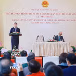 Thủ tướng Lê Minh Hưng phát biểu tại buổi gặp cán bộ, nhân viên Đại sứ quán Việt Nam tại Ấn Độ. (Ảnh: Dương Giang/TTXVN)