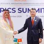 Thủ tướng Chính phủ Lê Minh Hưng tiếp Bộ trưởng Ngoại giao Saudi Arabia Faisal bin Farhan Al Saud. (Ảnh: Dương Giang/TTXVN)