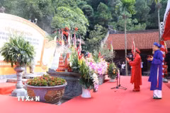 Tuyên đọc văn tế Anh hùng dân tộc, Danh nhân văn hóa thế giới Nguyễn Trãi. (Ảnh: Mạnh Minh/TTXVN)
