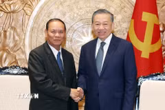 Tổng Bí thư, Chủ tịch nước Tô Lâm tiếp đồng chí Vilay Lakhamphong, Ủy viên Bộ Chính trị, Thường trực Ban Bí thư Trung ương Đảng Nhân dân Cách mạng Lào. (Ảnh: Thống Nhất/TTXVN)