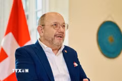 Đại sứ Thụy Sĩ tại Việt Nam Thomas Gass trả lời phỏng vấn của phóng viên Thông tấn xã Việt Nam (TTXVN). (Ảnh Việt Đức/TTXVN)