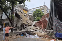 Hiện trường vụ sập nhà. (Ảnh: Danh Lam/TTXVN)