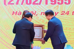 Thủ tướng Phạm Minh Chính thăm, chúc mừng các đơn vị y tế