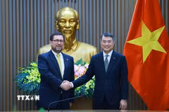 Thủ tướng Lê Minh Hưng tiếp Bộ trưởng Ngoại giao Cộng hòa Chile Francisco Pérez Mackenna. (Ảnh: Dương Giang/TTXVN)