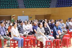 Hàng nghìn người tham gia phiên tòa tại điểm cầu trực tuyến Cung thể thao Tuyên Sơn (thành phố Đà Nẵng). (Ảnh: Quốc Dũng/TTXVN)