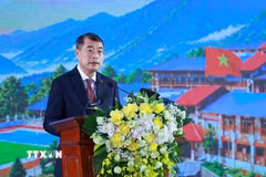 Thủ tướng Lê Minh Hưng phát biểu tại Lễ khai giảng năm học 2026-2027 của Trường Phổ thông nội trú liên cấp Tiểu học và Trung học cơ sở Mường Khương, xã Mường Khương, tỉnh Lào Cai. (Ảnh: Dương Giang/TTXVN)