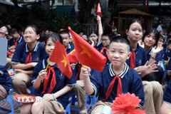 Các em học sinh trường Phổ thông Cơ sở Xã Đàn ngày khai giảng. (Ảnh: Trần Việt/TTXVN)
