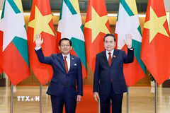 Chủ tịch Quốc hội Trần Thanh Mẫn hội kiến Tổng thống nước Cộng hòa Liên bang Myanmar Min Aung Hlaing. (Ảnh: Doãn Tấn/TTXVN)
