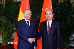 Tổng Bí thư, Chủ tịch nước Tô Lâm hội kiến Ủy viên trưởng Nhân đại toàn quốc Trung Quốc Triệu Lạc Tế. (Ảnh: Thống Nhất/TTXVN)