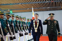 Lễ đón Thủ tướng Lê Minh Hưng tham dự Hội nghị Cấp cao ASEAN lần thứ 48 tại sân bay quốc tế Mactan, Cebu, Philippines. (Ảnh: Dương Giang/TTXVN)