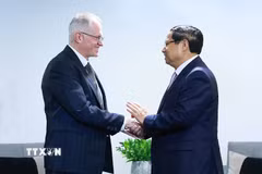 Thủ tướng Phạm Minh Chính tiếp ông Neil Pollock, Phó Chủ tịch Phòng Thương mại và Công nghiệp Nam Phi. (Ảnh: Dương Giang/TTXVN)