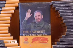 Cuốn sách Fidel Castro Ruz - Từ tuổi thơ đến huyền thoại. (Ảnh: Văn Điệp/TTXVN)