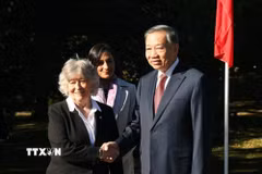 Toàn quyền Canada Louise Arbour đón Tổng Bí thư, Chủ tịch nước Tô Lâm. (Ảnh: Thống Nhất/TTXVN)