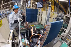 Lắp ráp điều hoà tại nhà máy của Tập đoàn Daikin Việt Nam, khu công nghiệp Thăng Long II, tỉnh Hưng Yên. (Ảnh: Vũ Sinh/TTXVN)