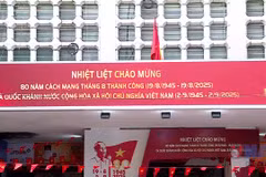 Người nước ngoài ấn tượng với đại lễ dân tộc Việt Nam (video thay)