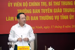 Đồng chí Trịnh Văn Quyết phát biểu tại buổi làm việc. (Ảnh: Văn Đức/TTXVN)