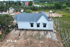 Di dời nguyên trạng căn nhà 300 tấn để mở đường kết nối sân bay Long Thành