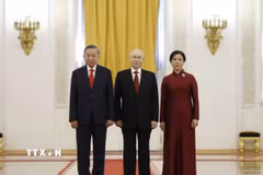 Tổng thống Liên bang Nga Vladimir Putin đón Tổng Bí thư, Chủ tịch nước Tô Lâm và Phu nhân. (Ảnh: Thống Nhất/TTXVN)