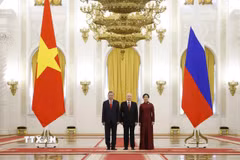 Tổng thống Liên bang Nga Vladimir Putin đón Tổng Bí thư, Chủ tịch nước Tô Lâm và Phu nhân. (Ảnh: Thống Nhất/TTXVN)
